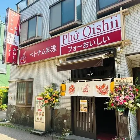 近隣にお住まいの方の気軽なランチや、ご家族でのお食事などにぴったりな、アットホームで居心地の良い空間です。入り口には階段がなくフラットな造りになっているため、ベビーカーをご利用のお客様も安心してお入りいただけます。日常の様々なシーンで、本格ベトナム料理を心ゆくまでお楽しみください。