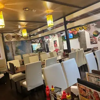 最大50名様での店舗貸切も大歓迎!お席のレイアウトは自由自在に変えられるので、大規模なご宴会やパーティー、打ち上げなどに最適です。周りを気にせず、絶品ベトナム料理とお酒で存分に盛り上がれます!