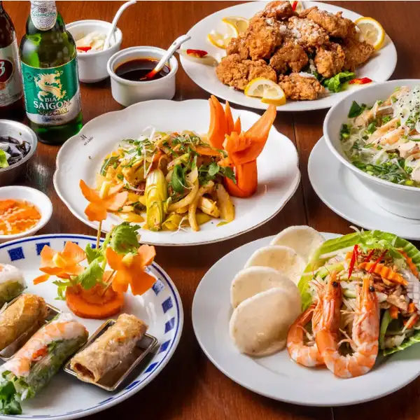 【盛り沢山!】前菜から選べる特製フォーまで全10品!大満足の「3500円★フォーおいしいスペシャルコース」