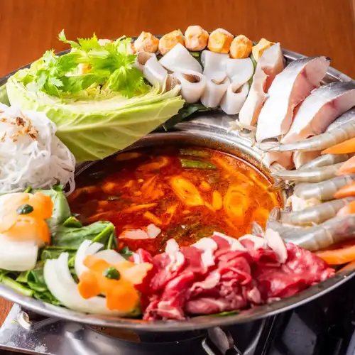 【おすすめ】魚介の旨みがたっぷり溶け込んだ特製スープ!みんなで囲んで楽しい「海鮮鍋」