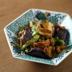 茄子とレタスのとんちゃん炒め