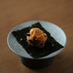 雲丹と鶏の海苔巻き(一貫)