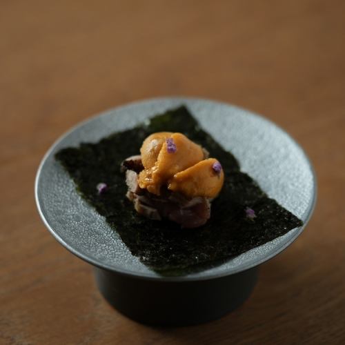 雲丹と鶏の海苔巻き(一貫)