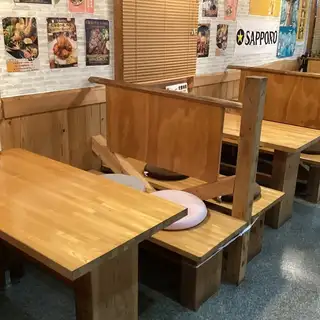 Two tables for 4 people each. *Please note that we may not be able to accommodate seating requests depending on the reservation situation on the day.