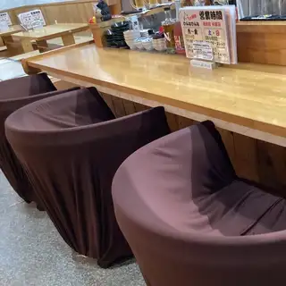 Comfortable chairs available. *Please note that we may not be able to accommodate seating requests depending on the reservation situation on the day.