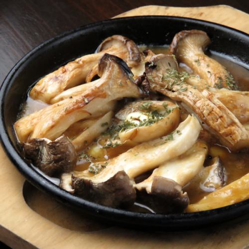 King oyster mushrooms, butter and soy sauce