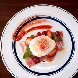 Burrata cheese and seasonal fruits