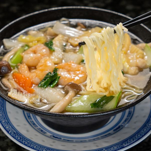Seafood ankake salt soup noodles