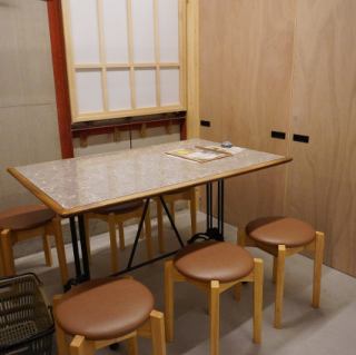 【包廂（桌位）：2間，可容納5人】距離新靜岡站步行6分鐘。可容納5人的日式包廂非常適合與朋友或同事聚會！您可以在輕鬆私密的空間盡情享受用餐和交談。