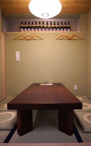 【座敷：6名様×1部屋】4名様～6名様向けの座敷席は、和の雰囲気を感じながらリラックスできる空間です。友人や家族との集まりに最適で、くつろぎながら美味しい料理を楽しめます♪ご予約はお早目に。