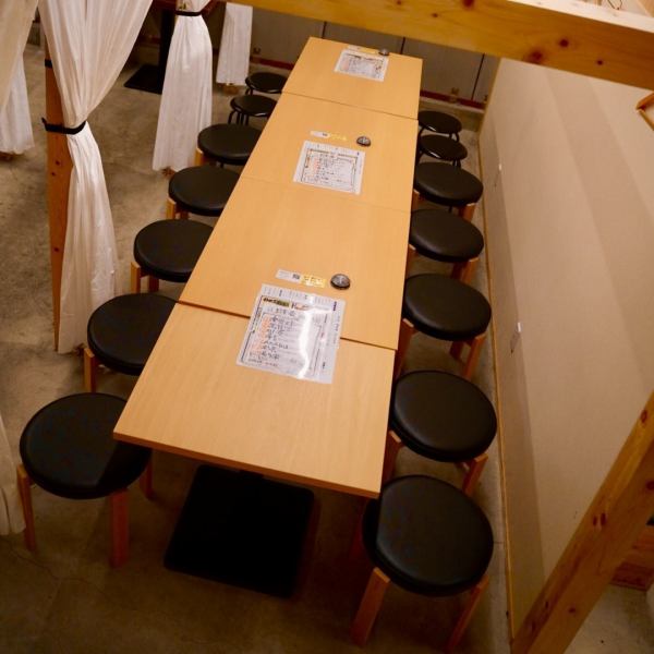 【非常適合小型團體和宴會】我們的私人私人房間可容納 2 至 30 人左右，讓您在輕鬆的氛圍中享受用餐體驗。私人包廂非常適合各種場合，例如公司宴會和女生聚會，也是享受私密時光的理想場所。