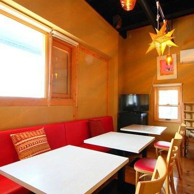 ソファ席もございます♪ランチでゆったりママ会をしていただくもよし、女子会で時間を気にせずおしゃべりを楽しむもよし♪【堺 北野田 女子会 ママ会 パーティ コース 貸切 イタリアン 誕生日 ディナー おしゃれ 歓迎会 送別会 パスタ ピザ】