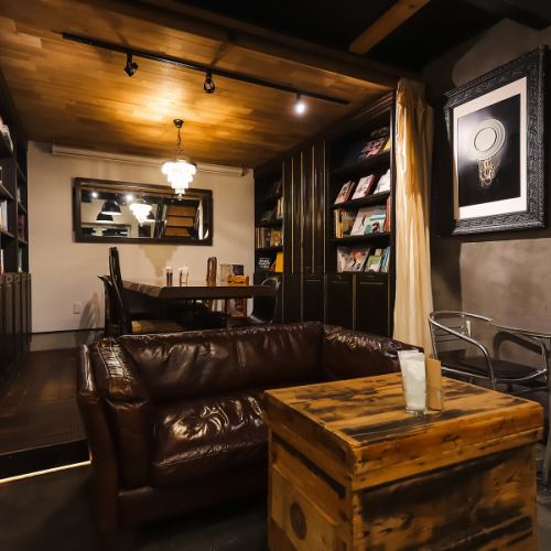 ゆったり寛げる大人のソファ席