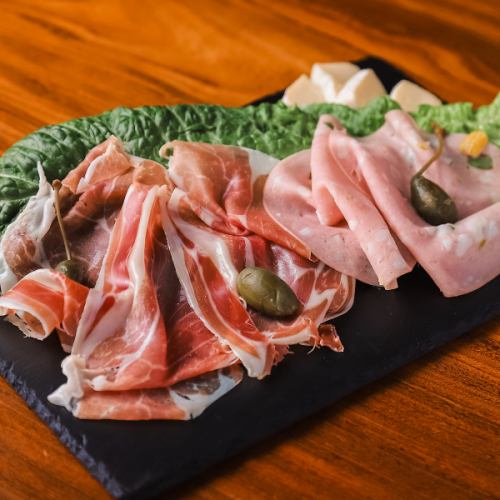 スペイン産 ハモンセラーノの生ハム