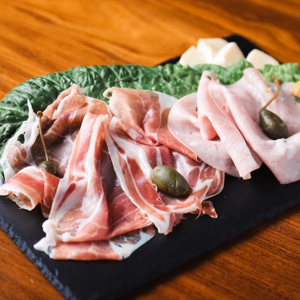 ヨーロッパから直送☆長期熟成が生む口どけなめらかな極上生ハム