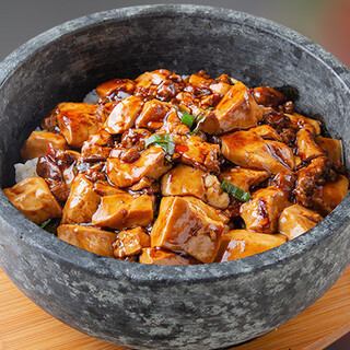 名物のおかゆセットや名物の「麻婆豆腐」も人気♪