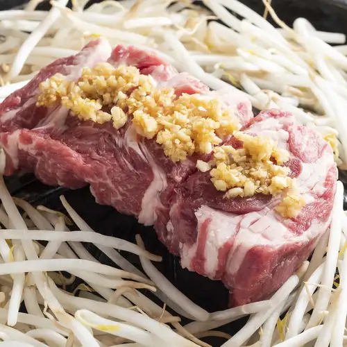我们的招牌菜！生羊排、厚片肩腰肉♪