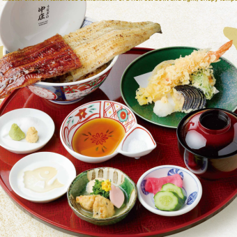 ■Luxurious Red and White Eel Rice Bowl Set