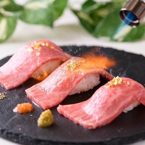 話題の肉寿司がついに登場！極上のお肉で作る炙り肉寿司は食べ放題コースもアリ！