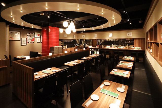 [Many counter seats and table seats available] Our counter and tables are both low tables, so small children and the elderly can sit comfortably and enjoy their meals slowly.Recommended for a quick drink after work or a meal with family and friends.Please feel free to drop by ♪