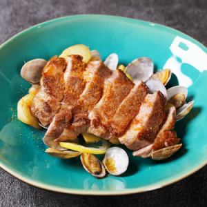 阿連特茹風味法國豬肉、蛤蜊和魚子醬