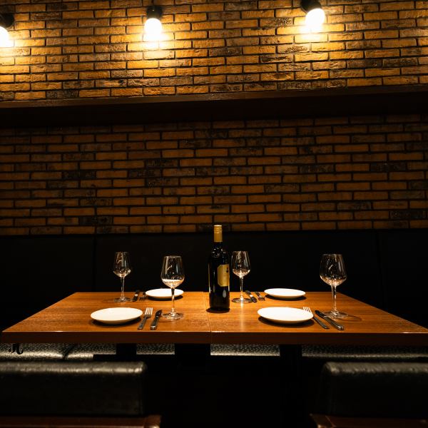 【最大宴会収容人数78名！】大人数の団体様のご利用も歓迎♪広々とした店内で、ゆったりとお食事をお楽しみください。シックでオシャレな空間は落ち着いた雰囲気が広がります。会社宴会や二次会、各種ご宴会・パーティーでのご利用にもおすすめです◎