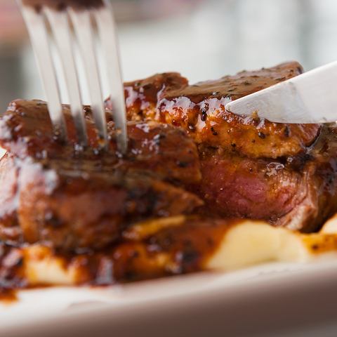 本格窯焼きピザや看板メニューのワタリガニのトマトソーススパゲティが人気♪