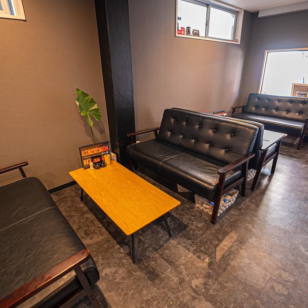 [Sofa seats] We have 2 sofa seats available for 3 or more people.Perfect for a quick drink after work, various banquets, or dinner with your family.Please use it in various scenes.