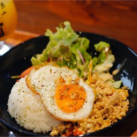 鶏肉とお野菜のガパオライス