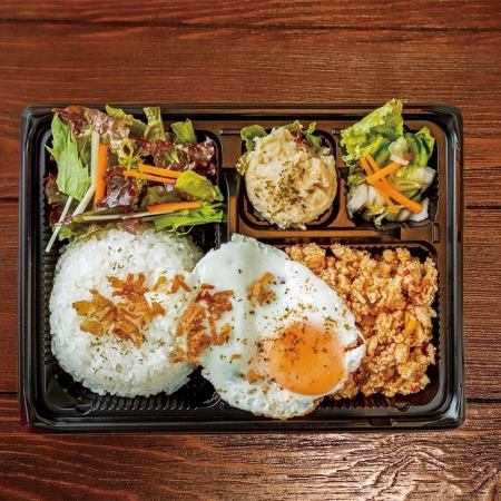 鶏肉とお野菜のガパオライス弁当