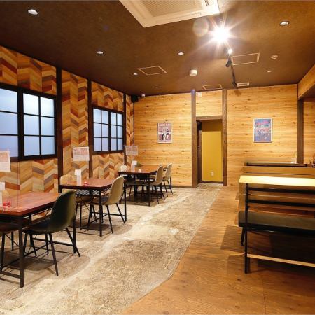 桌子可以移動，因此可供情侶、情侶或最多 20 人的團體使用。請享受與您所愛的人在一起的時光。