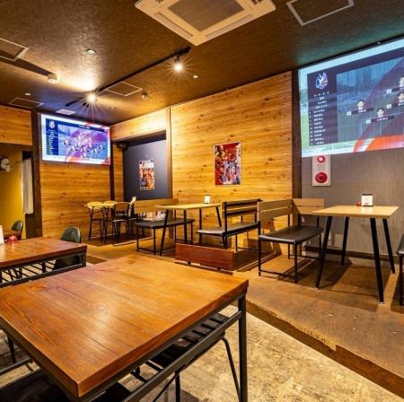 テーブルの移動ができるのでカップル、ご夫婦から20名様グループまでご利用いただけます。大切な人との時間をゆっくりお過ごし下さい。