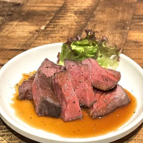 地元岡山県産牛を使用したローストビーフ