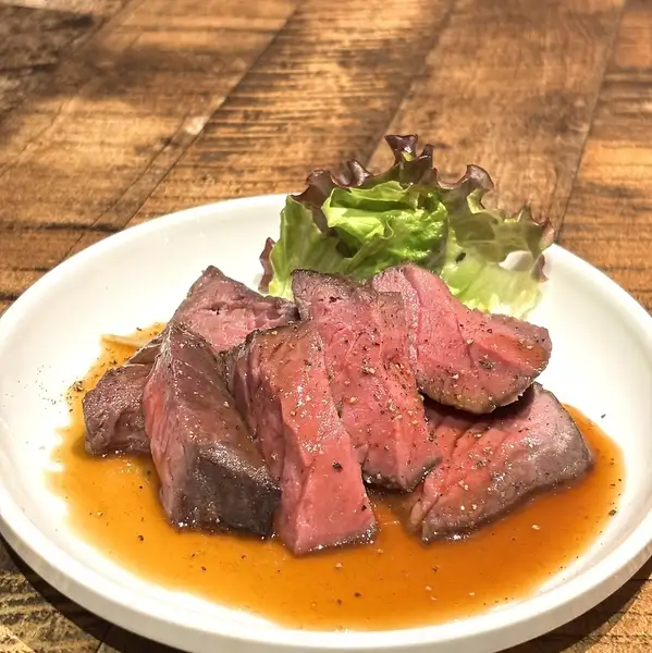 地元岡山県産牛を使用したローストビーフ
