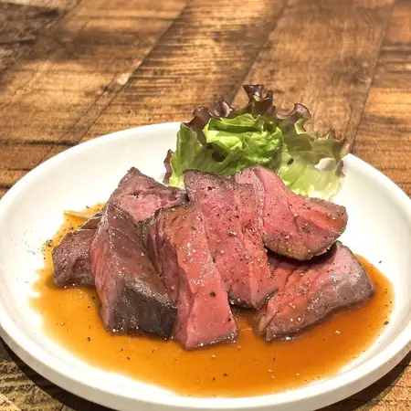 【2日前予約】岡山県産牛ローストビーフ、5種の樽生ビールを含む約60種ドリンク飲放とフード7品