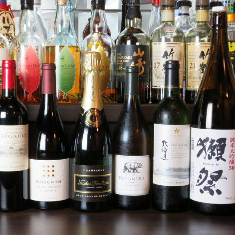我們提供 100 多種酒類。對於喜歡喝酒的人來說♪