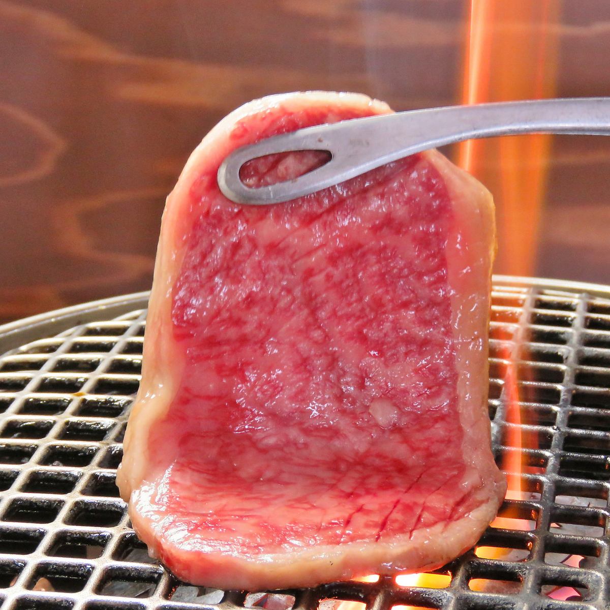 The meat carefully selected by the owner who trained at a yakiniku restaurant for over 10 years is superb!