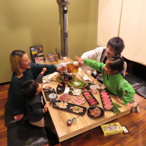 Please spend time together as a family at a Yakiniku restaurant.