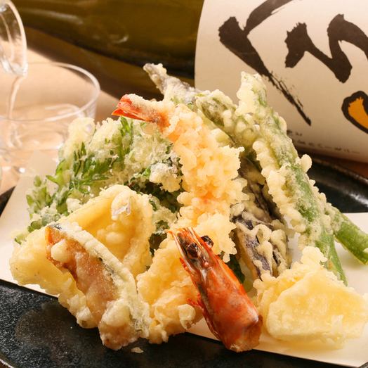 Tempura platter with seasonal ingredients