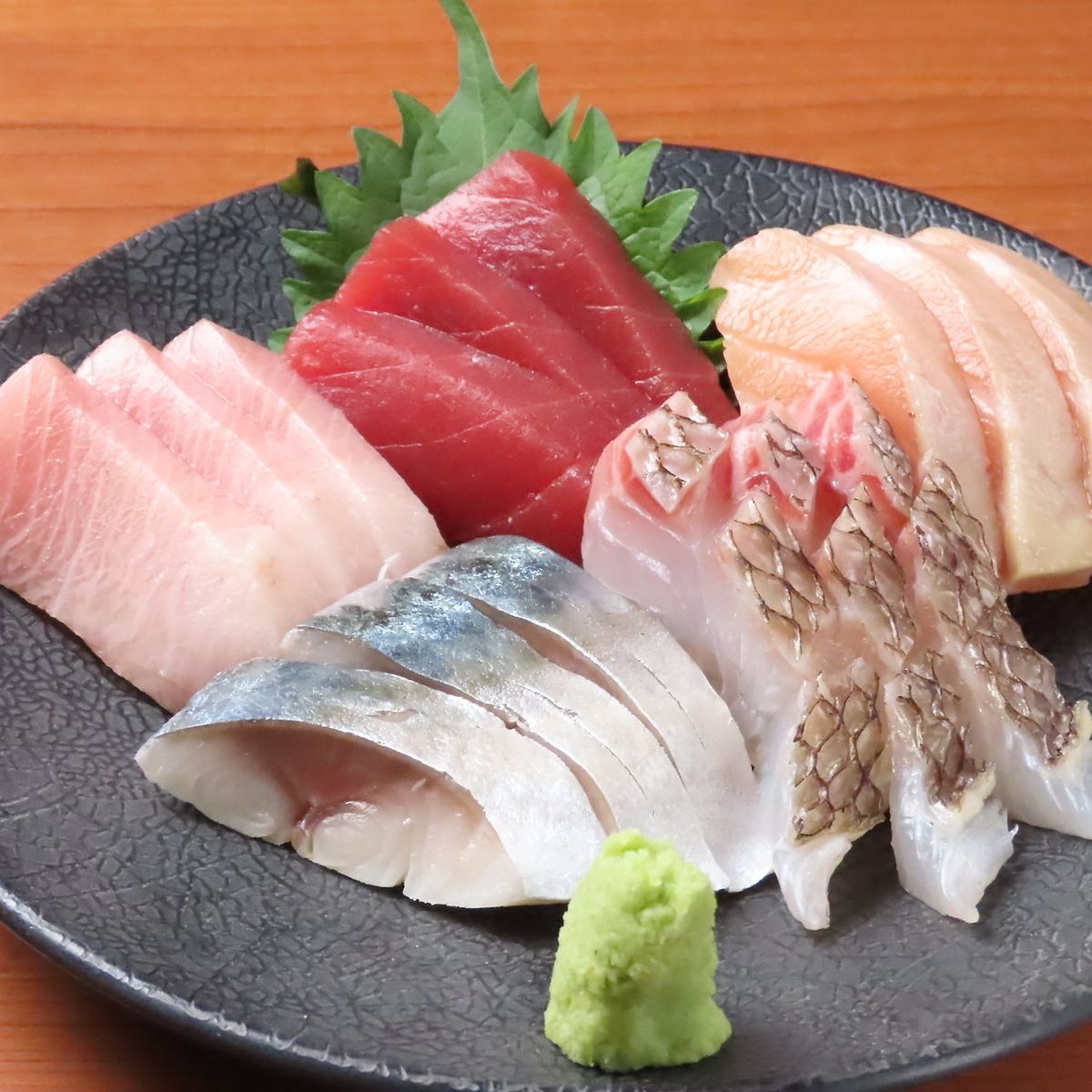 You can enjoy carefully selected seafood dishes! The sashimi platter is especially popular!