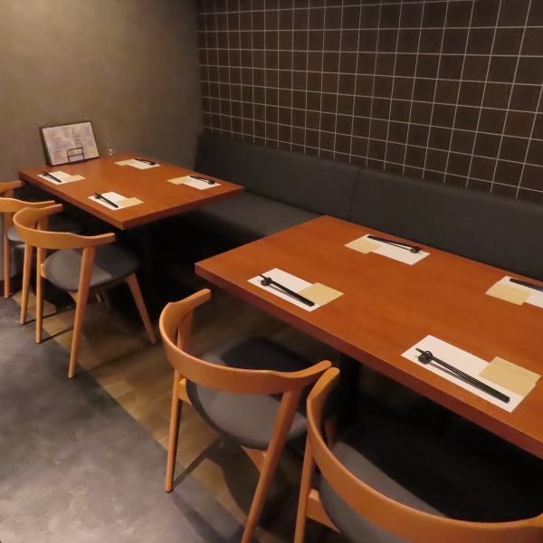 [Perfect for various banquets] There are two tables that seat four people inside the restaurant.By connecting seats, reservations for large groups are also possible.We also offer great value course menus, so please feel free to use them for girls' nights, banquets, etc.