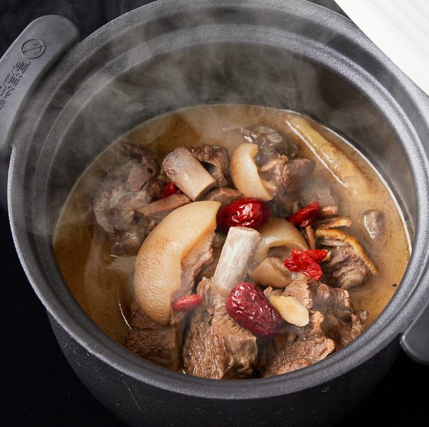 Medicinal hot pot with lamb bones ★ 1370 yen per person ~