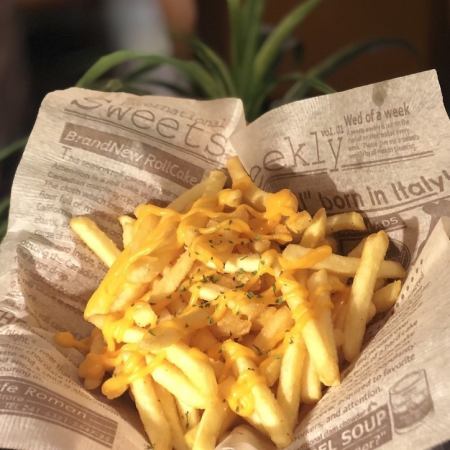 【香り際立つ】濃厚チーズとトリュフの贅沢ポテト