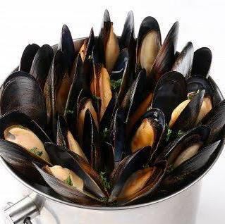 ムール貝と白ワイン蒸し-特製ブレンドスパイス仕立て-