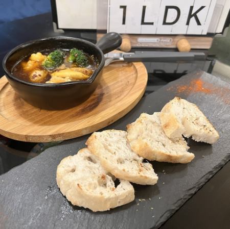 【本格石窯バゲット付】大海老・ホタテ・牡蠣の贅沢アヒージョ