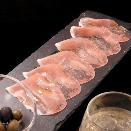 生ハムと彩りオリーブの盛り合わせ