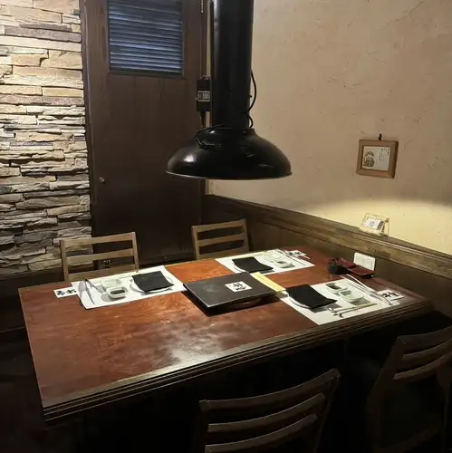 최대 30명까지의 모임에도 대응할 수 있는 넓은 점내