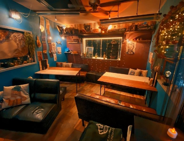 2階にはふかふかのソファ席☆ゆったり空間が居心地◎女子会や誕生日会に最適。10名様～2階席貸切もOK！これからの季節は、クリスマス、忘年会、新年会などご利用方法は様々！是非ご相談ください♪