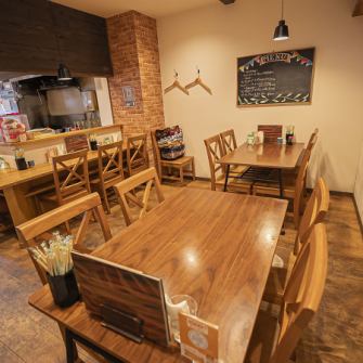 【貸切OK】13人以上で貸切が可能です。高槻駅から徒歩3分の好立地に位置し、アクセスも抜群。友人や仲間との特別な時間を、落ち着いた雰囲気の中でお楽しみいただけます。大人数での集まりにも最適な空間ですので、ぜひご利用ください。