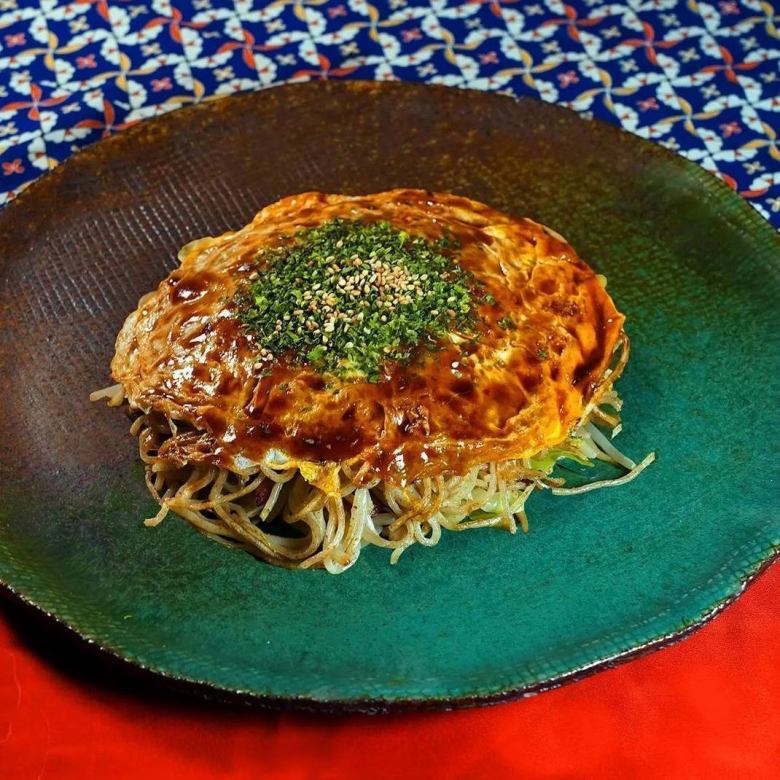 Hiroshimayaki (royal Hiroshima okonomiyaki)
